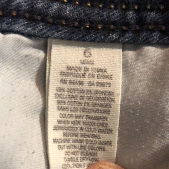 AMERICAN EAGLE ORIGINAL BOOT STRETCH JEANS 6 long. Crotch is 6”. Length is 32” - Picture 4 of 7